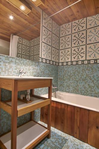 Hotel H�tel Les Lor�s