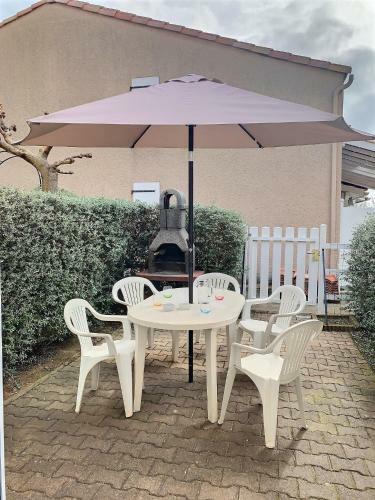 A 450m de La Plage - Agr�able Pavillon Avec Pisicine Commune
