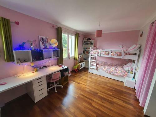 Villeneuve Les Avignon, Villa Enti�re En Provence