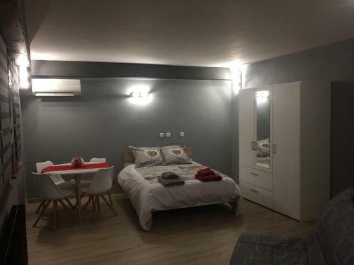 Hostal Grande Chambre Climatis�e Chez Xavier