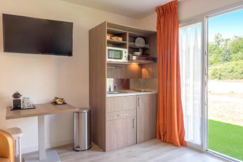 Domaine Des Pierres Dor�es