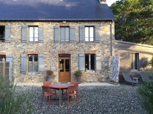 G�te Est de La Pointe D'agon 2 Convives