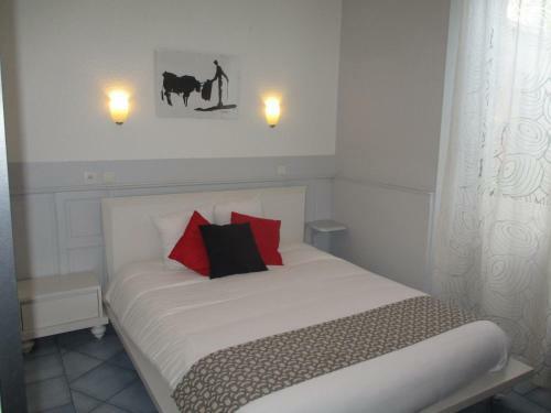 Hotel H�tel La Tour Des F�es