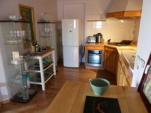 Routier Double Sleeps 6 1k, 1q, 2s Comfortable, Modern, Artistic, Fun