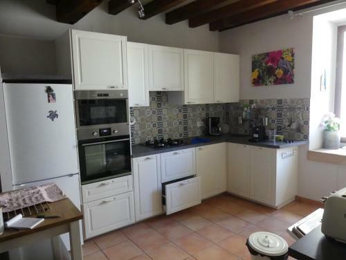 Routier Double Sleeps 6 1k, 1q, 2s Comfortable, Modern, Artistic, Fun