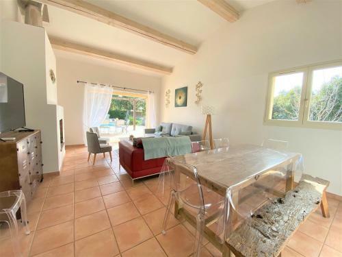 Villa Pleine de Charme Avec Piscine Proches Des Plages