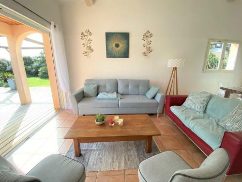 Villa Pleine de Charme Avec Piscine Proches Des Plages