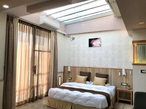 Aura Home