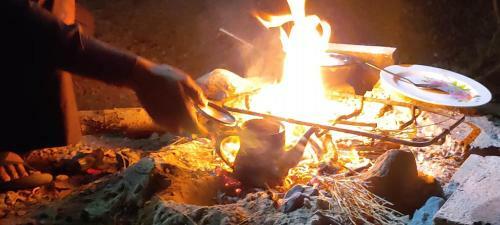 Wadi Rum Desert Eid Camp & Cave & Tours