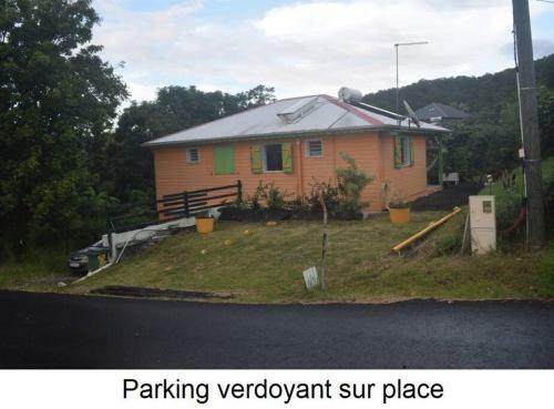 Gite � 2 Pas de La Flamboyante Plage de La Perle