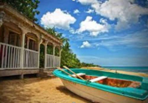 Gite � 2 Pas de La Flamboyante Plage de La Perle