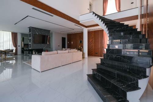 Panoramic Lake View Luxury Villa