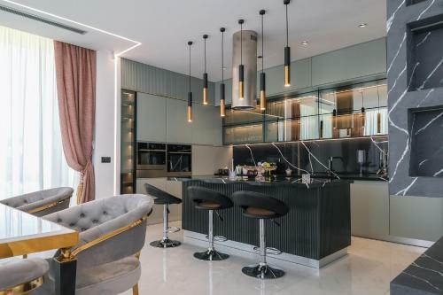 Panoramic Lake View Luxury Villa