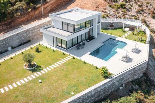 Panoramic Lake View Luxury Villa