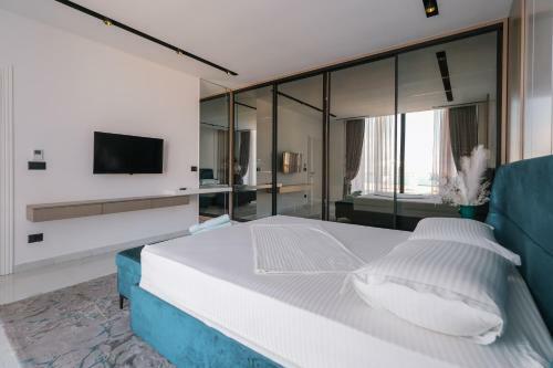 Panoramic Lake View Luxury Villa