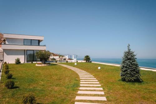 Panoramic Lake View Luxury Villa