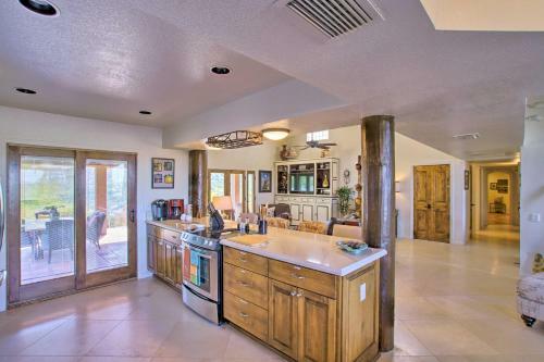 Stunning Home With Views 4 Mi To Fountain Park
