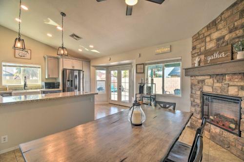 Glendale Escape With Patio, Walk To Westgate!