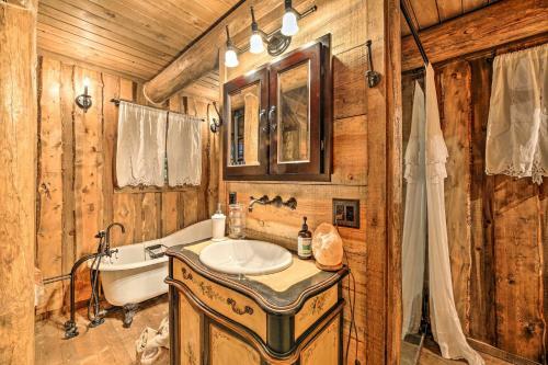 Rustic Greer Cabin With Mountain Views!