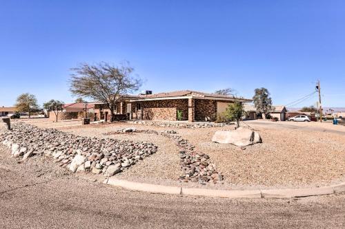 Lake Havasu Pad With Private Pool 3 Mi To Lake