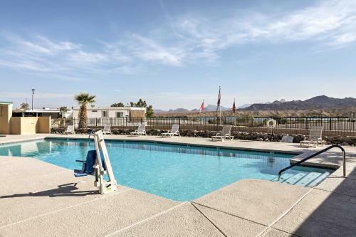Lake Havasu Escape With Views - Walk To Lake!
