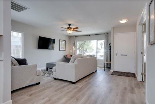Private Resort Centrally Located W/ Outdoor Oasis.