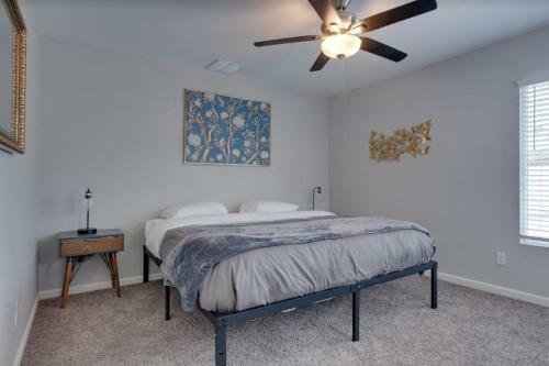 Private Resort Centrally Located W/ Outdoor Oasis.