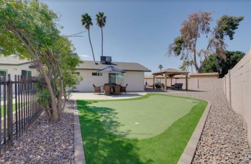 Private Resort Centrally Located W/ Outdoor Oasis.
