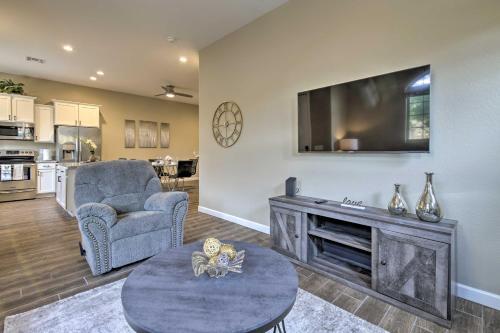 Lovely Mesa Townhome With Pool And Hot Tub Access