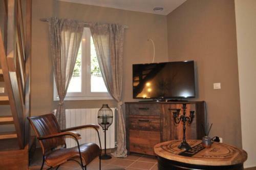 Villa Kamenjak Volme, Cosy House With Pool