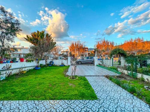 Huge 3br Villa With A Beautiful Garden At Ortakent