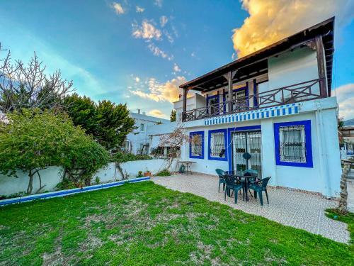 Huge 3br Villa With A Beautiful Garden At Ortakent
