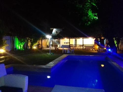 Casa Com Piscina Em Gerib� Para Temporada.