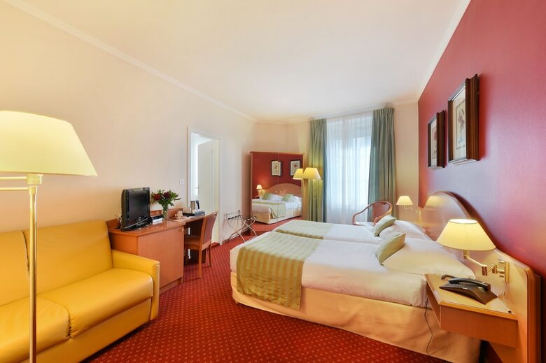 Hotel International & Terminus(.)