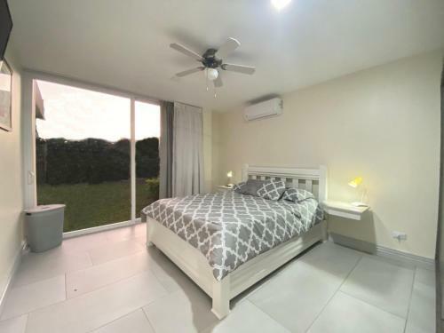 Apartamento Modern 3 Bedroom Condo With Pool 3 Min From Beach