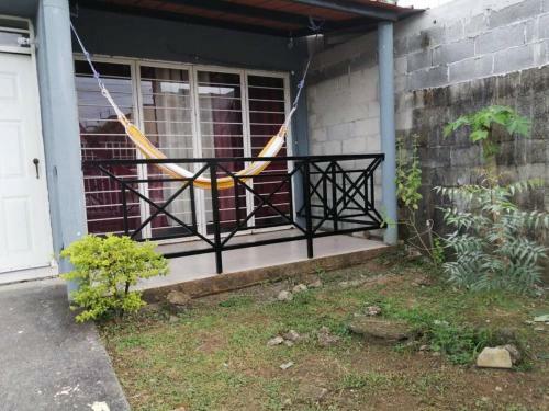 Casa Cerca de Comunidad Indigena Y Canal de Panam�