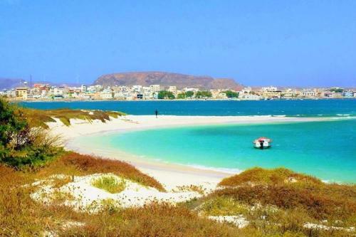 Comfortable And Spacious Apartment With Ocean Views Of Cabral Beach