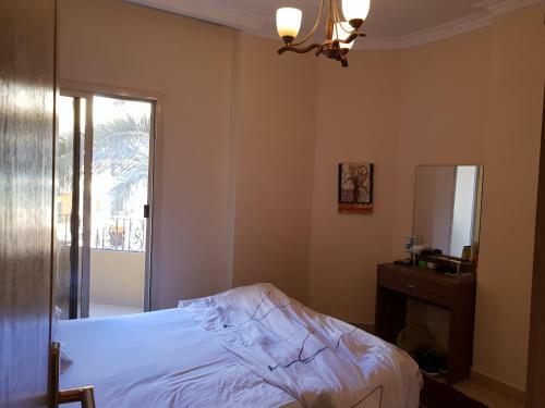 British Resort Pool View Apartments