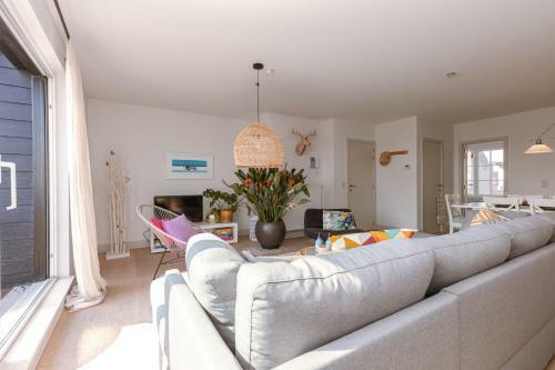 Modern And Bright Duplex Family Apartment With Terrace