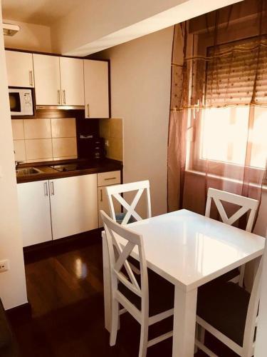 Apartments By The Sea Makarska - 16650
