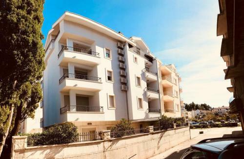Apartments By The Sea Makarska - 16650