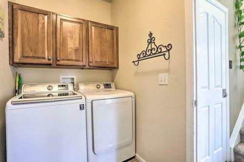 Family Oasis Reunion House! Centrally Located