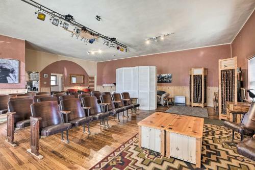 Apartamento Converted Concert Hall In Downtown Del Norte!