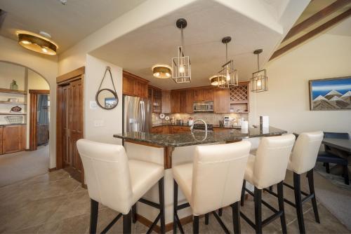 Apartamento Cozens Pointe B-301 Condo