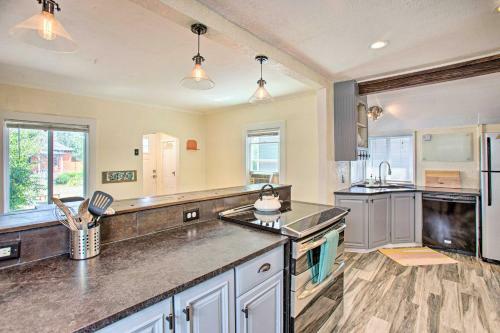 Modern House With Yard Less Than 7 Mi To Dtwn Denver!