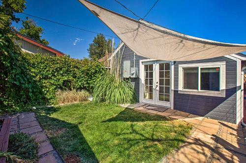 Modern House With Yard Less Than 7 Mi To Dtwn Denver!