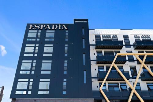 Mod Minimalism - Downtown View - Espadin Lohi