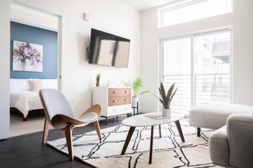 Skyline Blue Modern Loft - Espadin Lohi