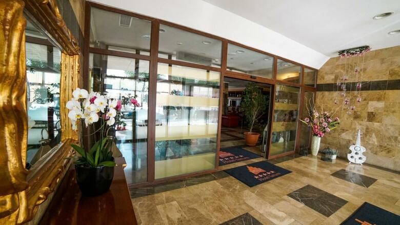 Hotel Saturn