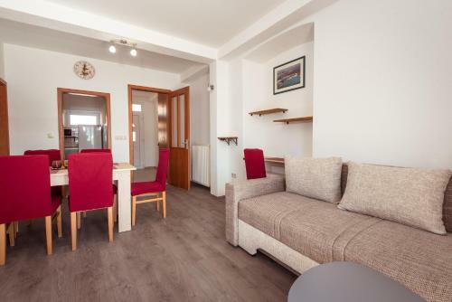 Marinus Apartments